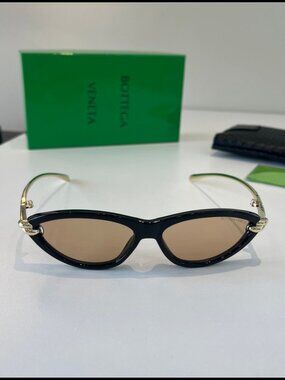 Bottega Veneta Black Cat-Eye Brown Lens Sunnies
